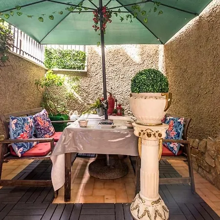 St Peter Vatican Lovely & Patio, Apartment *