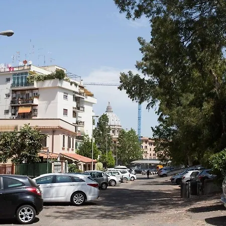 St Peter Vatican Lovely & Patio, Apartment Rom