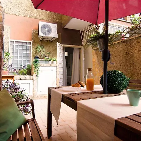 St Peter Vatican Lovely & Patio, Apartment Rom